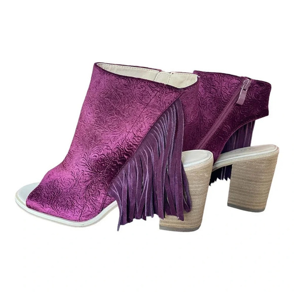 NWOT Very Volatile Women's Edgy Fringe Wine Peep-Toe Booties Size 9 (Fits 8.5) - Picture 2 of 9